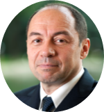 Renato GrottolaDNV GL高级副总裁、DNV GL管理服务集团收购及数字化转型的负责人Renato毕业于巴里大学,获电子工程学士学位。在夺得多项商业创新竞赛奖项后,其于1992年开启职业生涯,为智慧建造系统的可行性研究担任顾问。1992年,Renato创立Prima公司,为食品饮料行业的创新和营销提供专业服务。1993年4月,加入挪威船级社(DNV GL),负责领导IT和专业服务方面的审核工作。2001年到2003年,其供职于意大利最大的互联网咨询公司――Etnoteam,担任公司副总裁兼咨询事业部总经理。2003年,Renato回到DNV GL,并于2007年被任命为全球市场及业务总监。2010年至2013年9月,其担任南欧及中东地区的副总裁兼首席营运官。2013年到2015年,Renato担任DNV GL集团首席战略并购官。Renato作为DNV GL管理服务集团收购及数字化转型的负责人,非常关注区块链解决方案的发展。